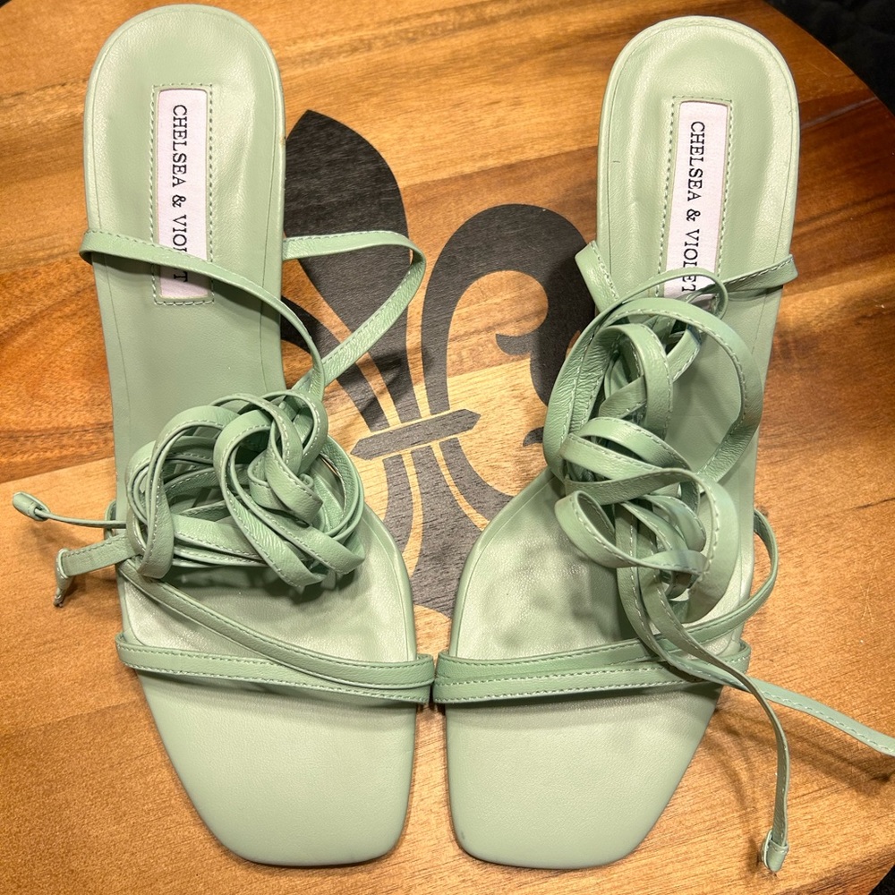 Chelsea & Violet strappy kitten sandal | NWOB | 8.5 M